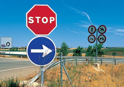 Advertencia Temeridad Contagioso La altura y dimensiones obligatorias de las señales de tráfico